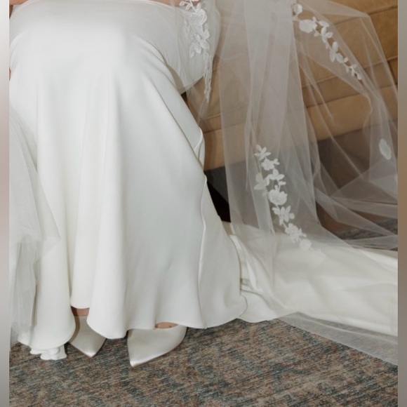 Badgley Mischka Alejandra White Satin Pointed Heels with Bow Bridal Nordstrom - Picture 15 of 15